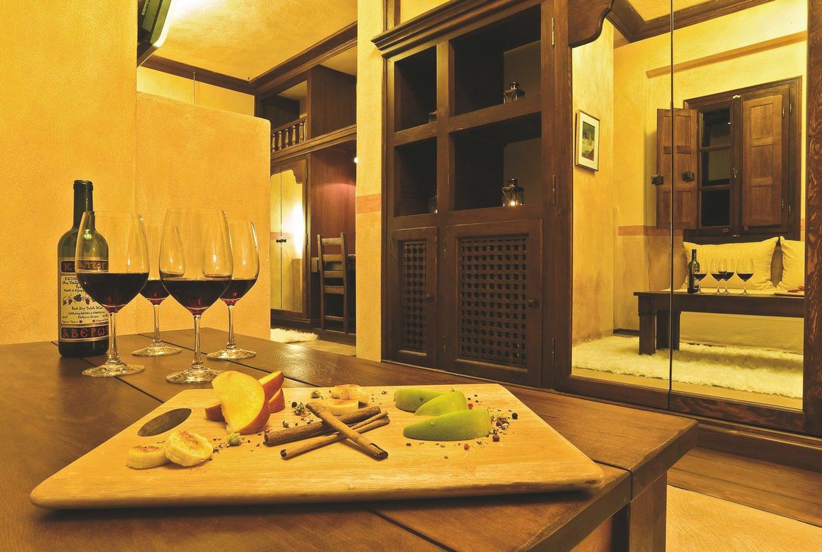 suite | in-room dining