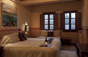 Minibar, in-room safe, desk, iron/ironing board - Katogi Averoff Hotel & Winery (Metsovo)