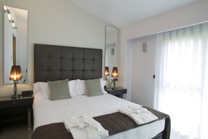 In-room safe, desk, soundproofing, free WiFi