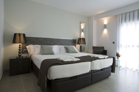 In-room safe, desk, soundproofing, free WiFi. Hotel Spa Niwa