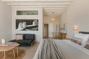 Deluxe Double Room | In-room safe, individually decorated, individually furnished, desk