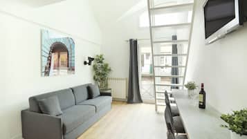 Comfort Duplex, 1 Double Bed with Sofa bed | Living area | Flat-screen TV