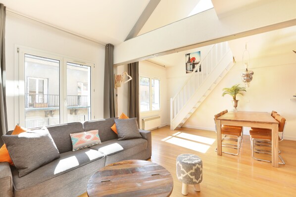 Huoneisto, 2 makuuhuonetta | Oleskelualue | Taulutelevisio