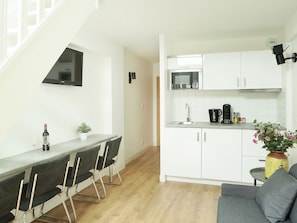 Comfort-Maisonette, 1 Queen-Bett und Schlafsofa | Wohnbereich | Flachbildfernseher