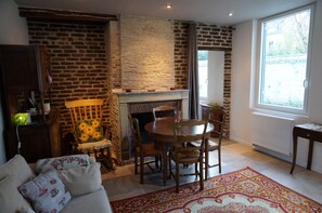 Luxury Suite, 2 Bedrooms, Kitchen | Living area
