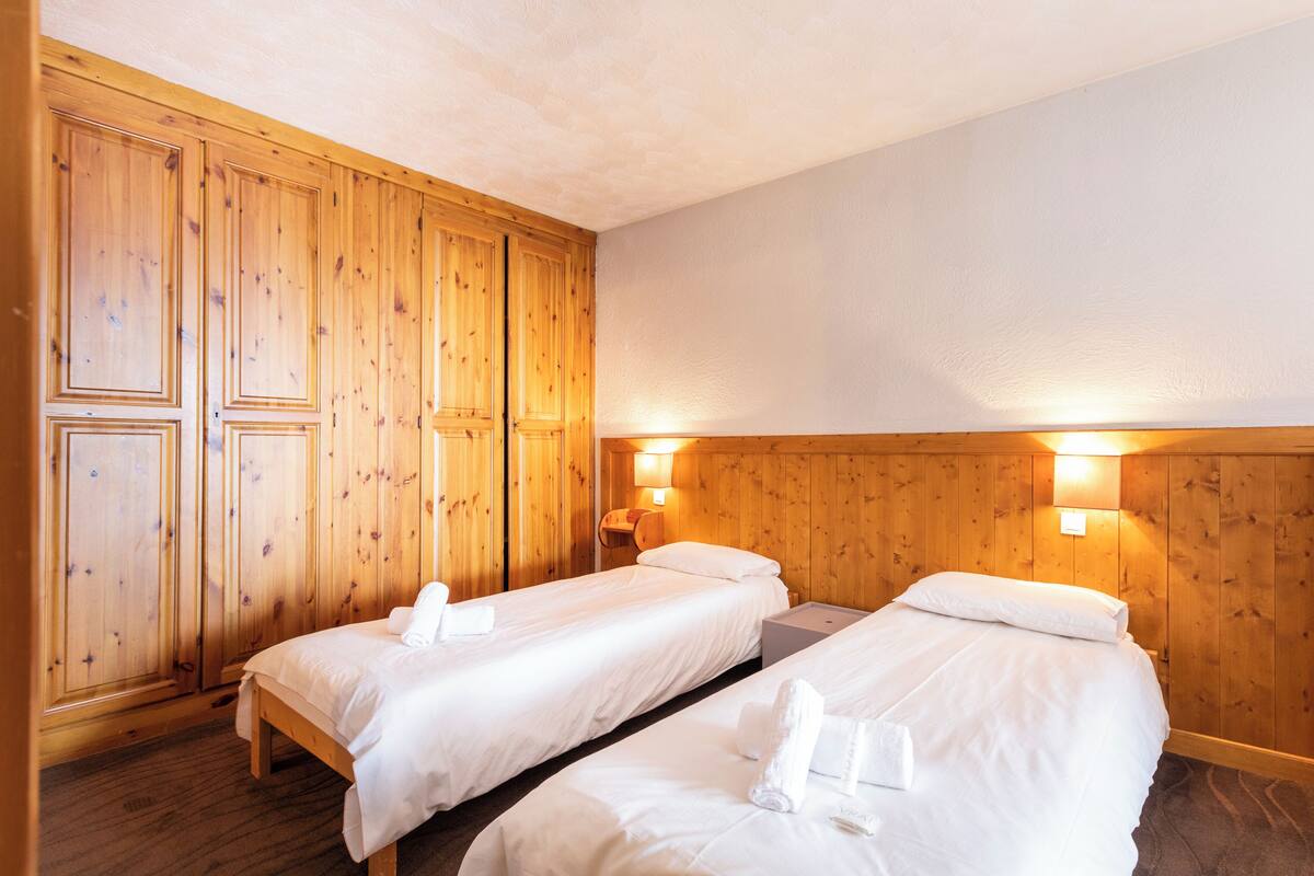 Apartemen (6 persons / Mezzanine) | 1 kamar tidur, brankas, dan tempat tidur bayi gratis