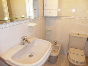 Bathroom - Apartamentos Surfing 3000 (Peniscola)