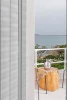 Ropa de cama de alta calidad y minibar 