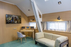 Deluxe Room | Living area | Flat-screen TV, iPod dock - Le Magic Hall (Rennes)