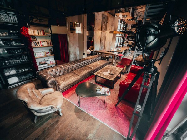 Área de estar no saguão