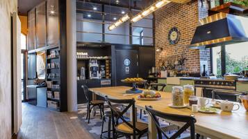Dagelijks ontbijtbuffet (EUR 16 per persoon)