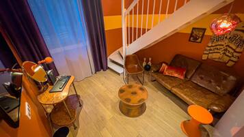 Deluxe Room | Living area