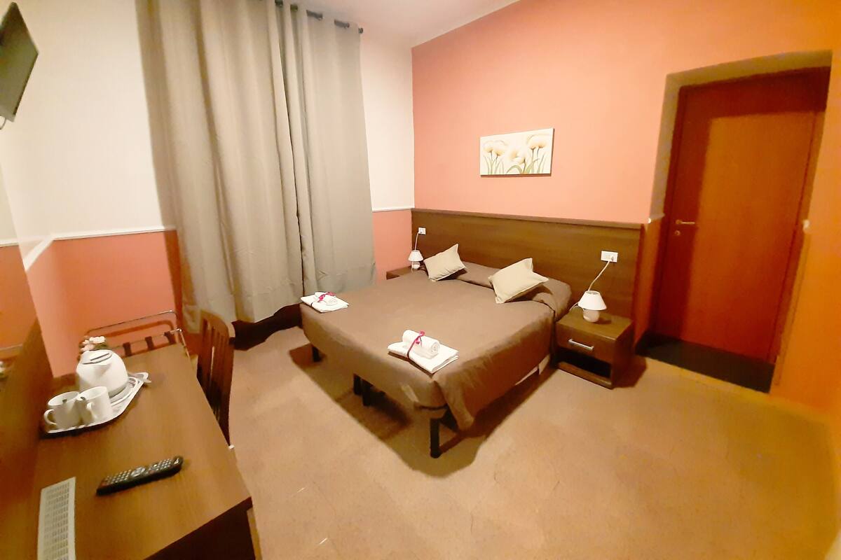In-room safe, desk, iron/ironing board (on request), WiFi (free)