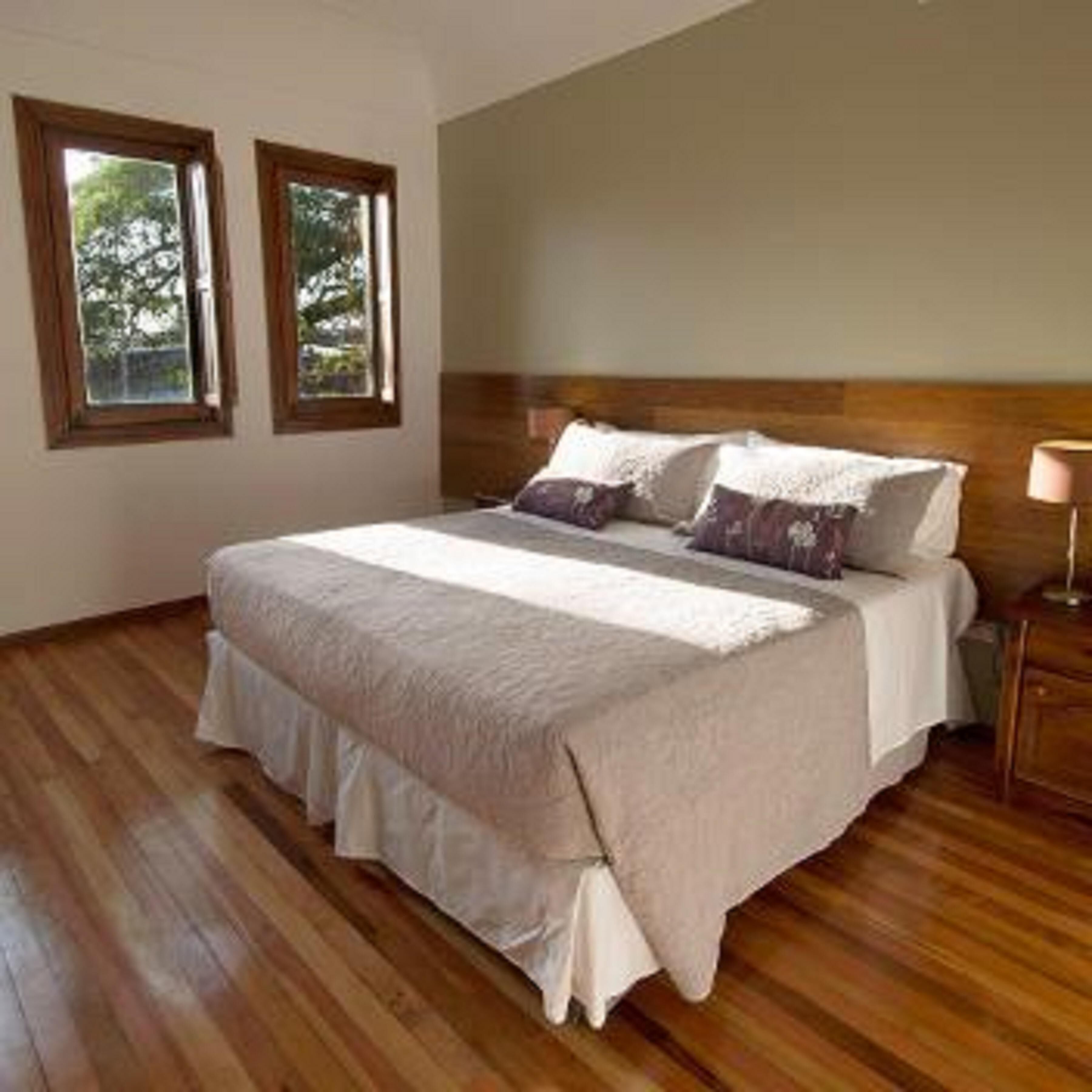 迷你吧、客房  内保险箱、办公桌、免费婴儿床