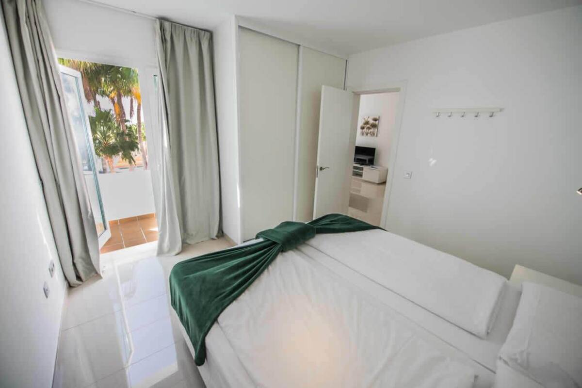Blackout drapes, cribs (free), WiFi (free), bed sheets