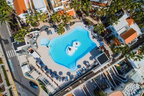 2 piscinas al aire libre, sombrillas, tumbonas