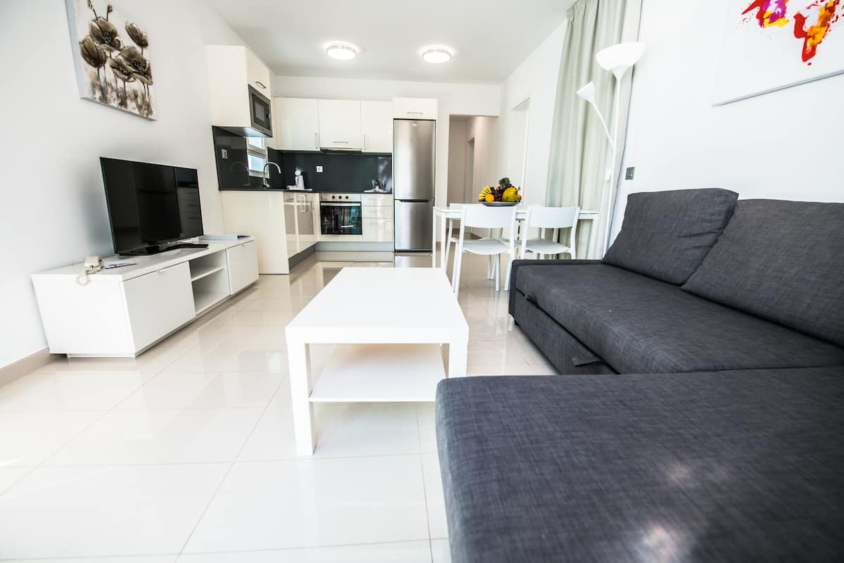 deluxe apartment, 1 bedroom | living area | flat-screen tv