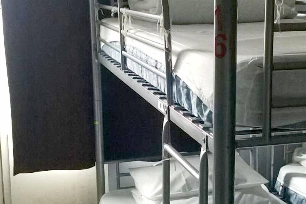Perusyhteismajoitus, sekamajoitus (Bed in 6-Bed Mixed Dormitory Room)