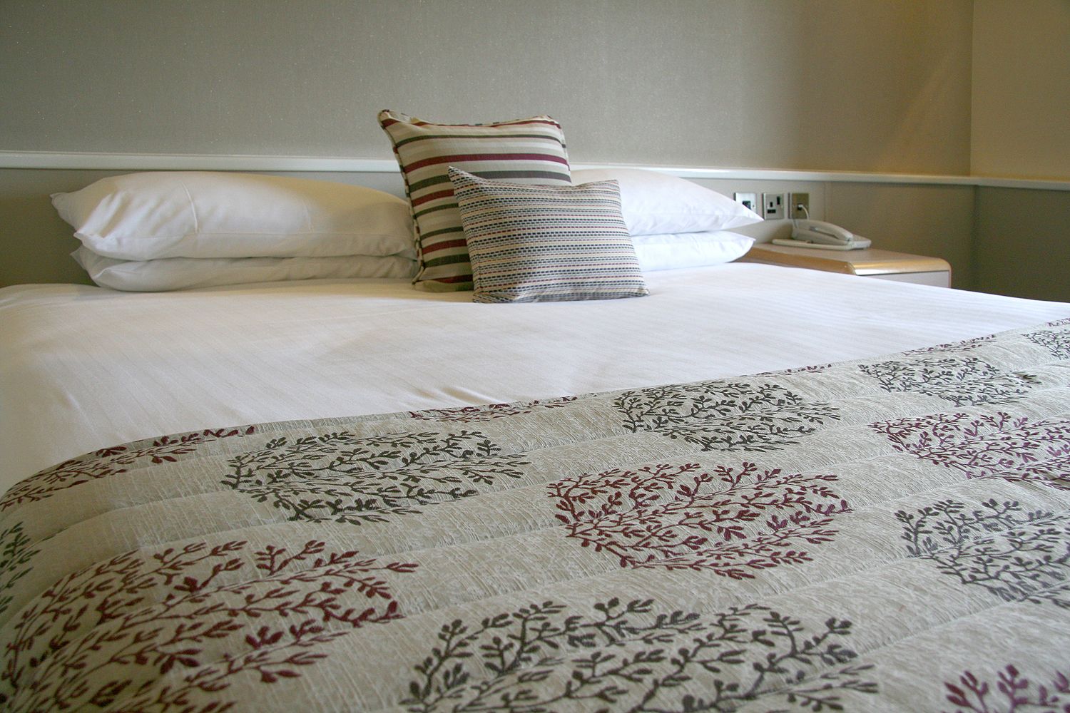 standard double room | desk, iron/ironing board, free wifi, bed sheets