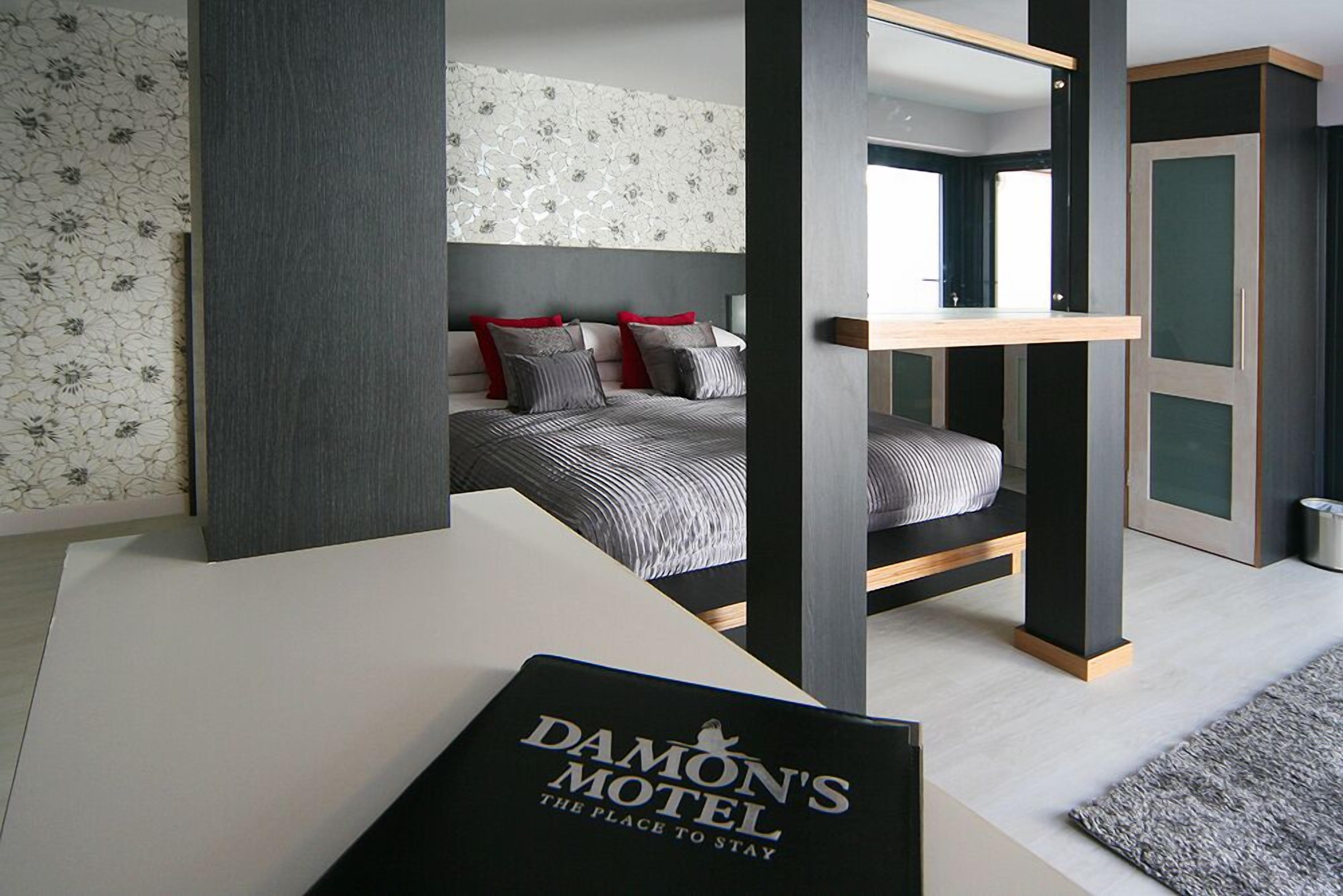 suite, hot tub | living room | 32-inch flat-screen tv with digital channels, tv, pay films