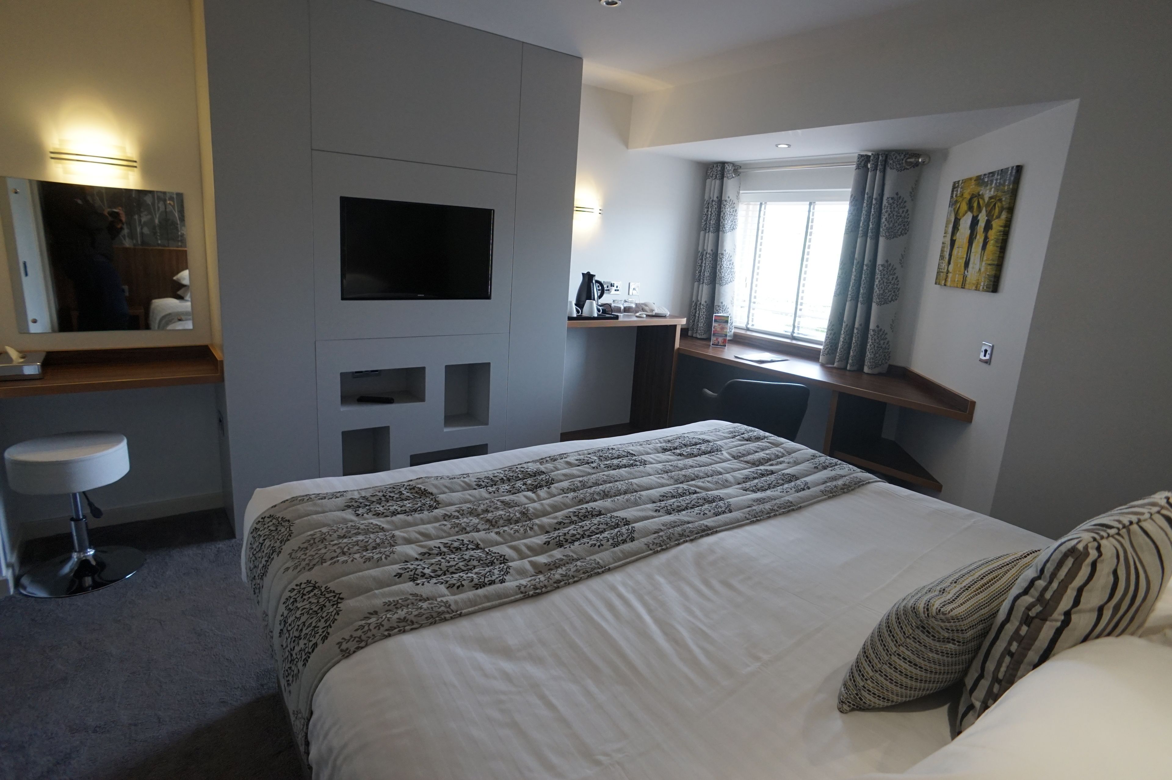 deluxe double room | desk, iron/ironing board, free wifi, bed sheets