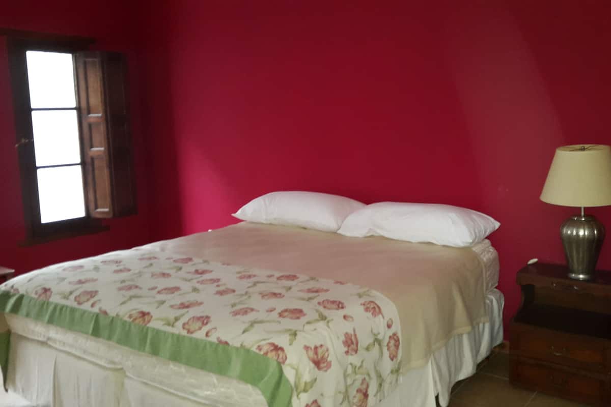 Seprai premium, brankas, dan tempat tidur bayi gratis