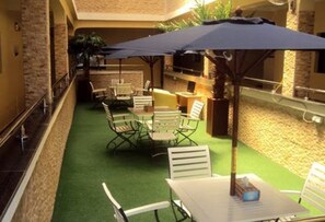 Coin salon dans le hall