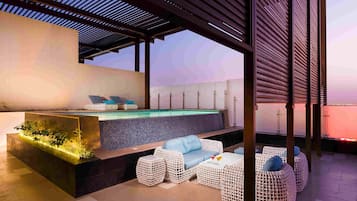 1 bedroom, premium bedding, pillow-top beds, in-room safe
