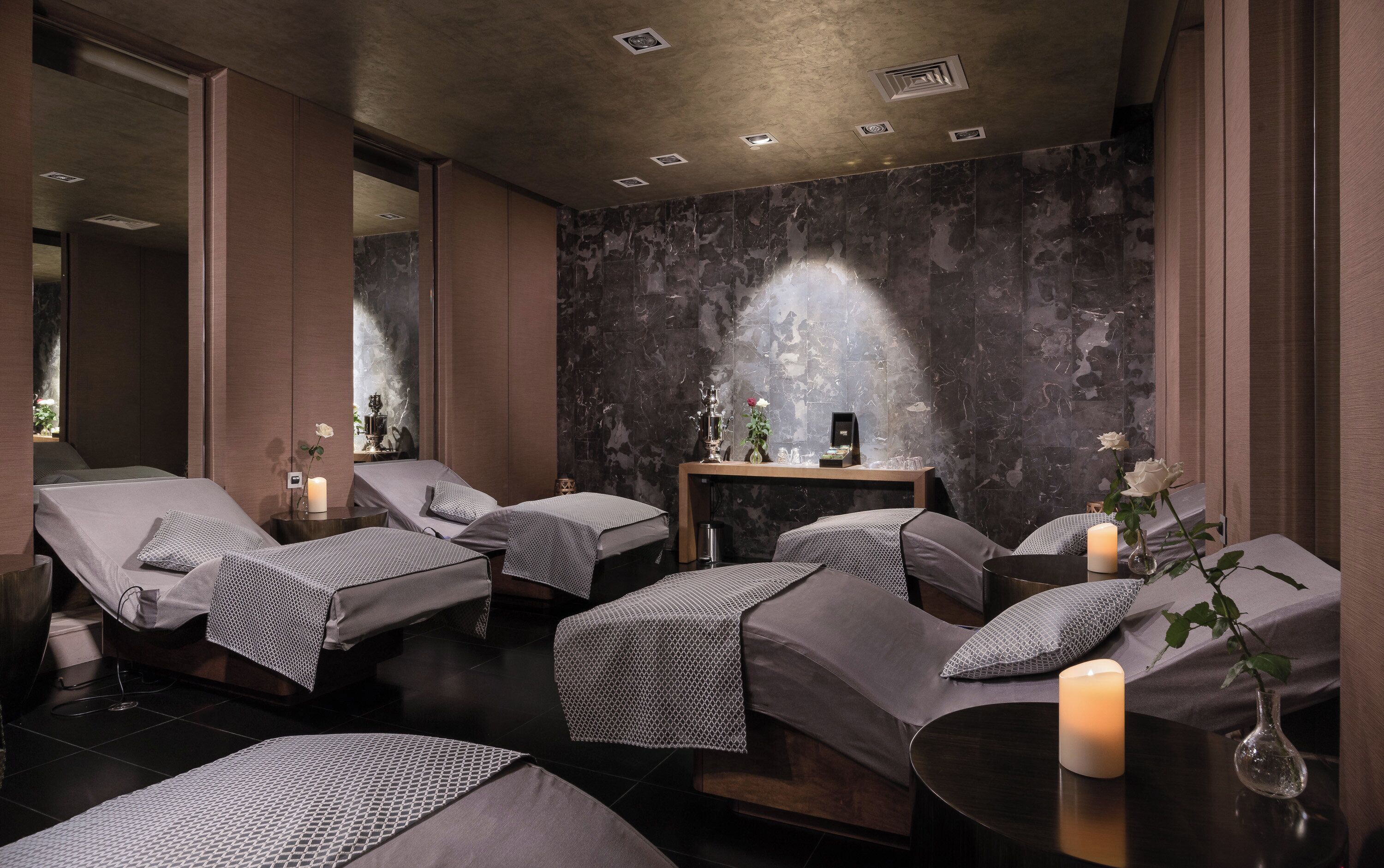 Een stoombad, lichaamsbehandelingen, diepe bindweefselmassages