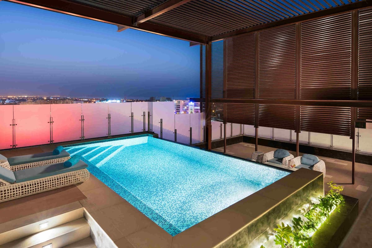 Private pool