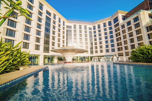 Grand Millennium Muscat connected to Muscat Grand Mall