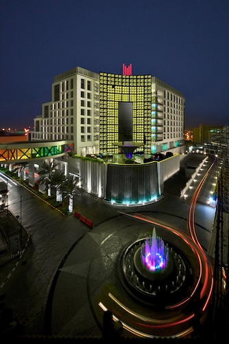 Grand Millennium Muscat connected to Muscat Grand Mall
