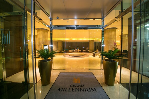 Interior entrance - Grand Millennium Muscat connected to Muscat Grand Mall (Muscat)