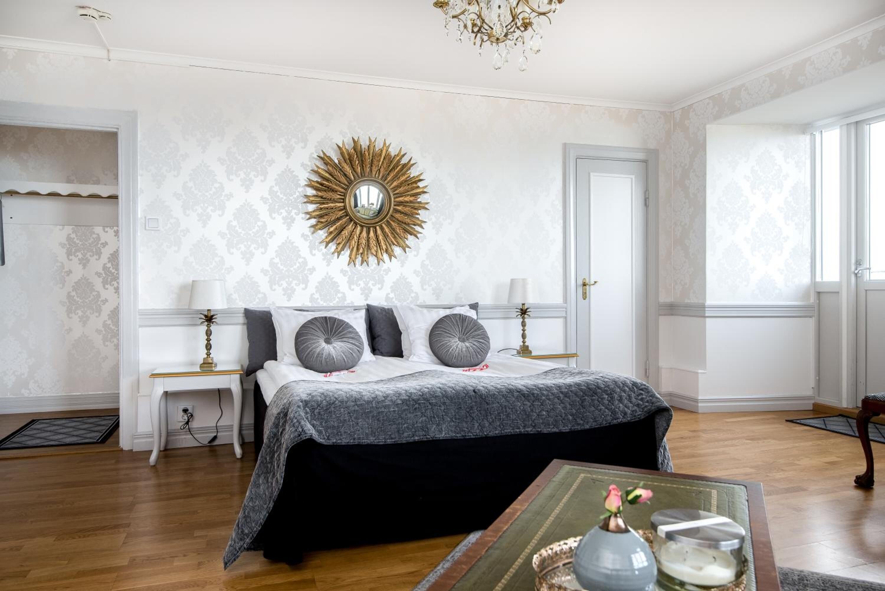 premium suite (main building) | 1 bedroom, hypo-allergenic bedding, individually decorated