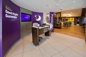Reception - Premier Inn Blackburn Town Centre (Blackburn)