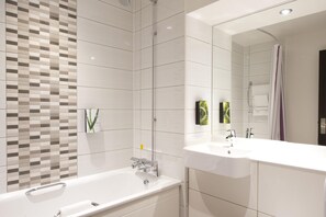 Bathroom - Premier Inn Honiton (Honiton)