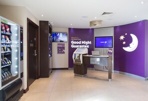 Reception - Premier Inn Honiton (Honiton)