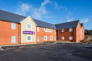 Exterior - Premier Inn Isle Of Wight Sandown (Sandown)