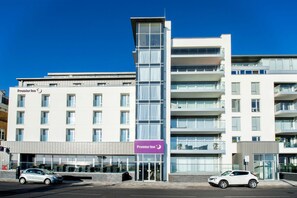 Exterior - Premier Inn Worthing Seafront (Worthing)