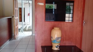 Reception - Qhwigaba Guest Lodge (Maun)