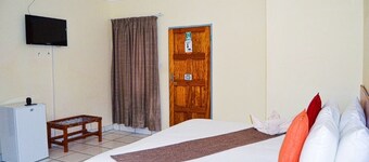 Qhwigaba Guest Lodge