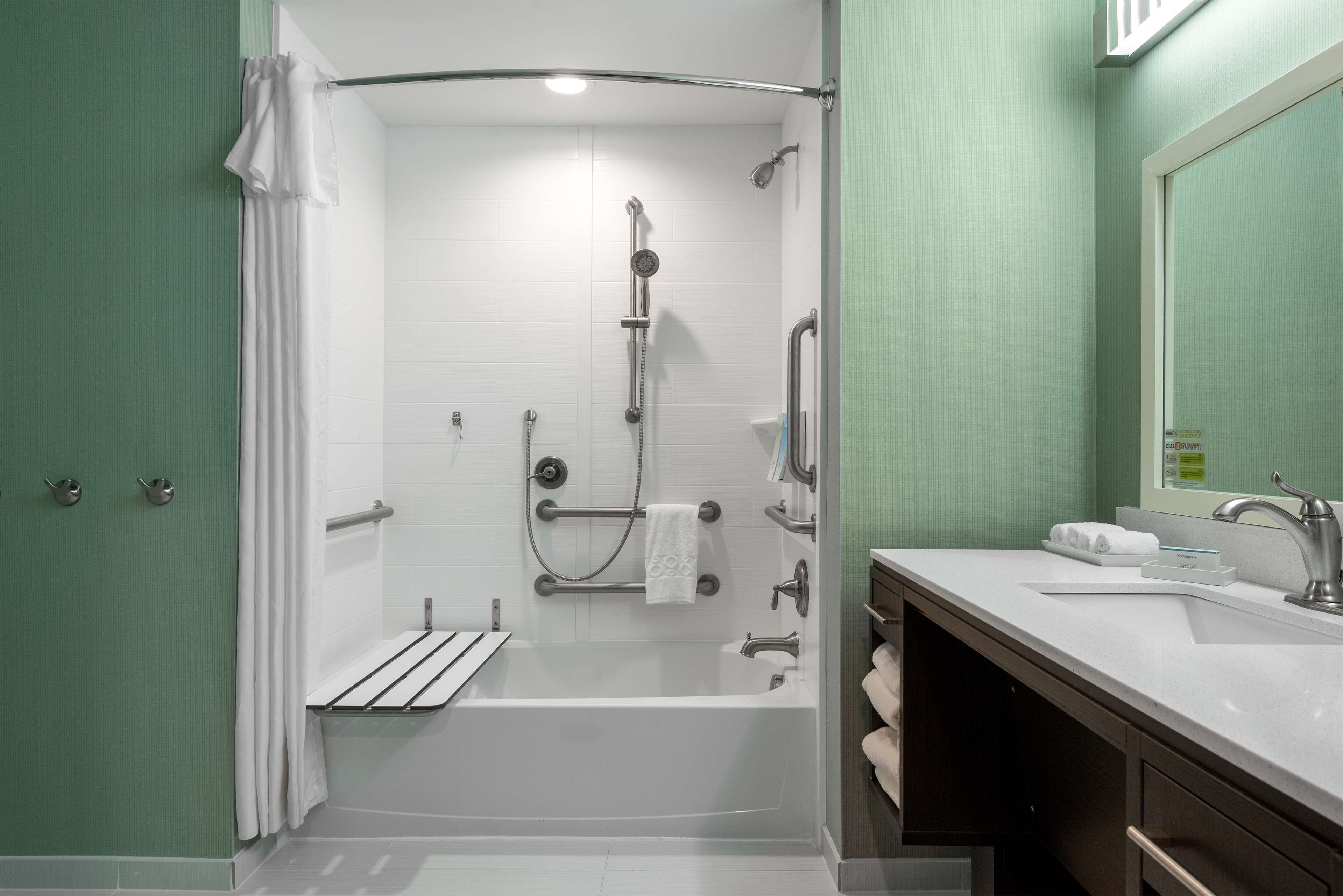 Amenidades de baño gratuitas, secadora de cabello, toallas, jabón 
