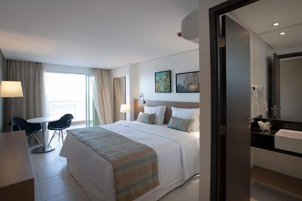 Minibar, in-room safe, individually decorated, individually furnished