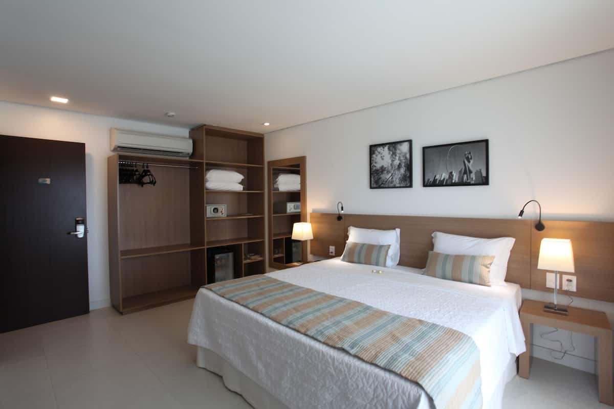 Deluxe Room, City View (Lateral) | Minibar, in-room safe, individually decorated, individually furnished