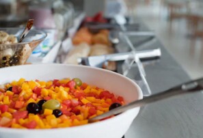 Esmorzar diari d'estil bufet gratuït 