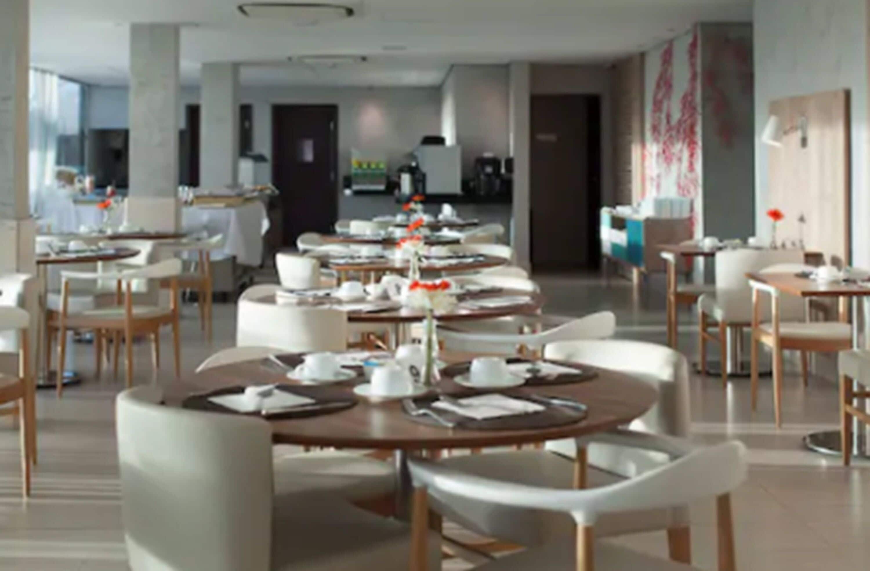 breakfast, lunch, dinner served; international cuisine, pool views