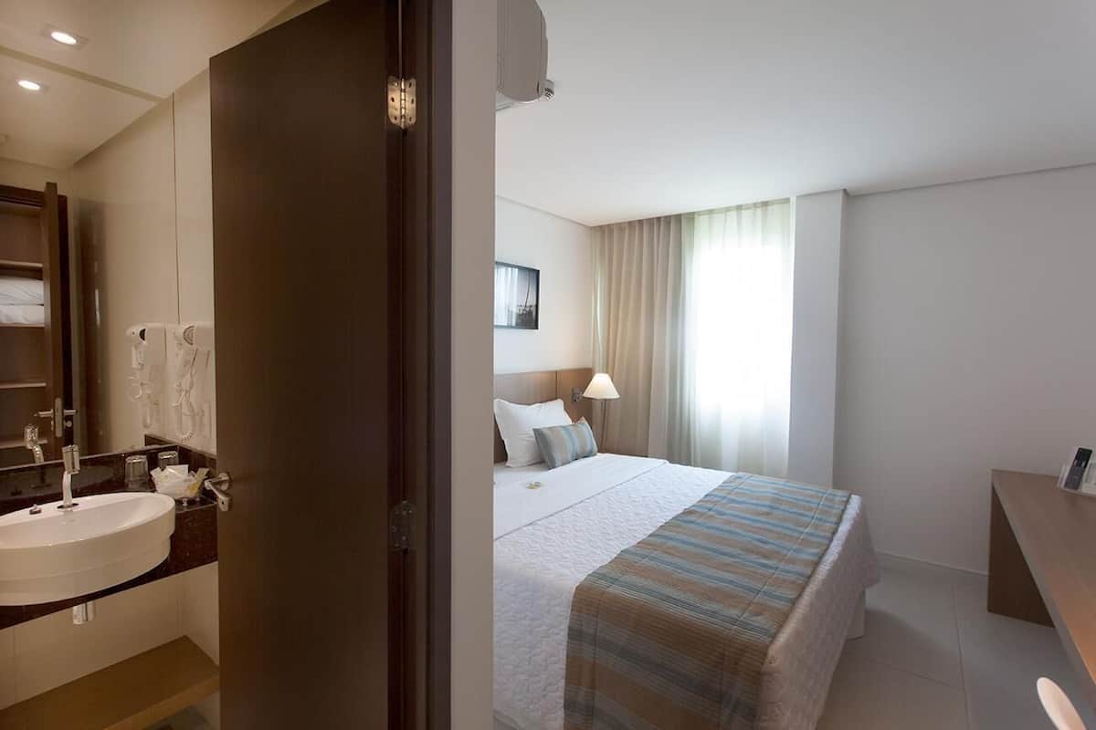 Minibar, in-room safe, individually decorated, individually furnished