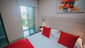Minibar, in-room safe, desk, laptop workspace - Hotel Seven Monteria (Montería)
