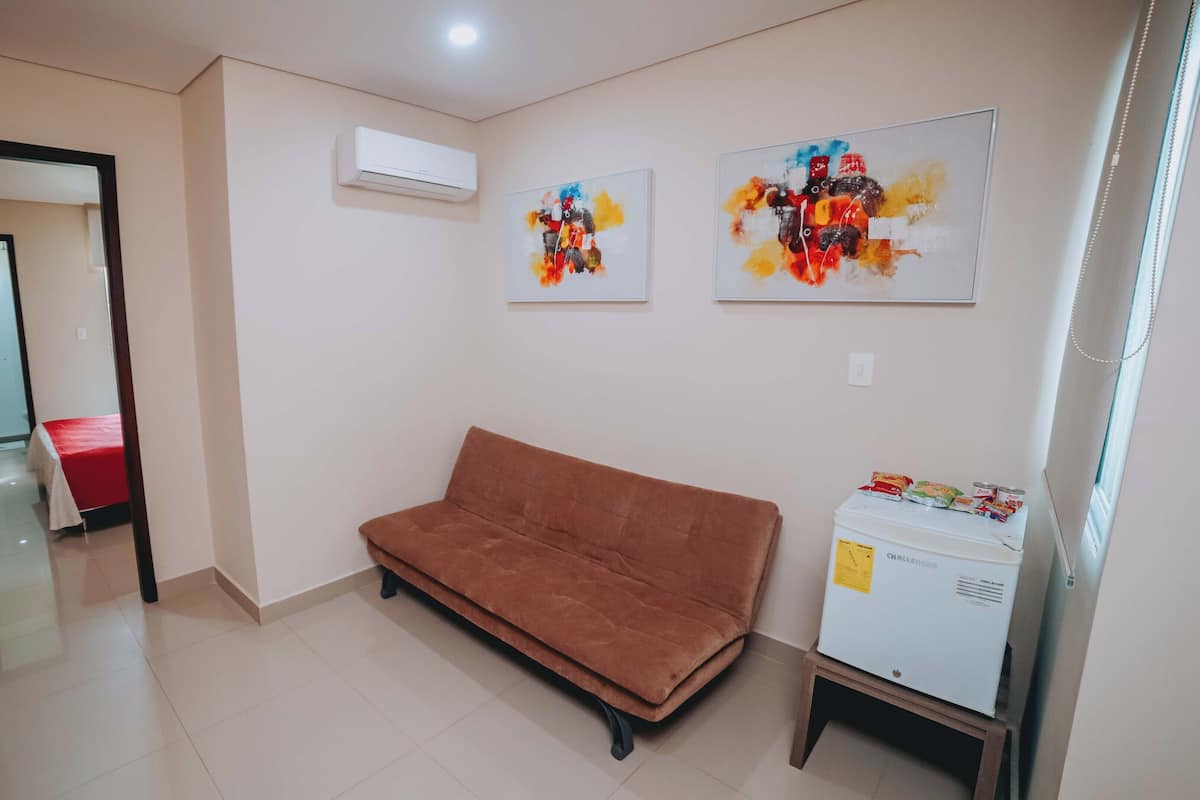 Comfort Stüdyo Süit | Oturma alanı | Kablolu TV kanalları bulunan 32 inç düz ekran televizyon, televizyon