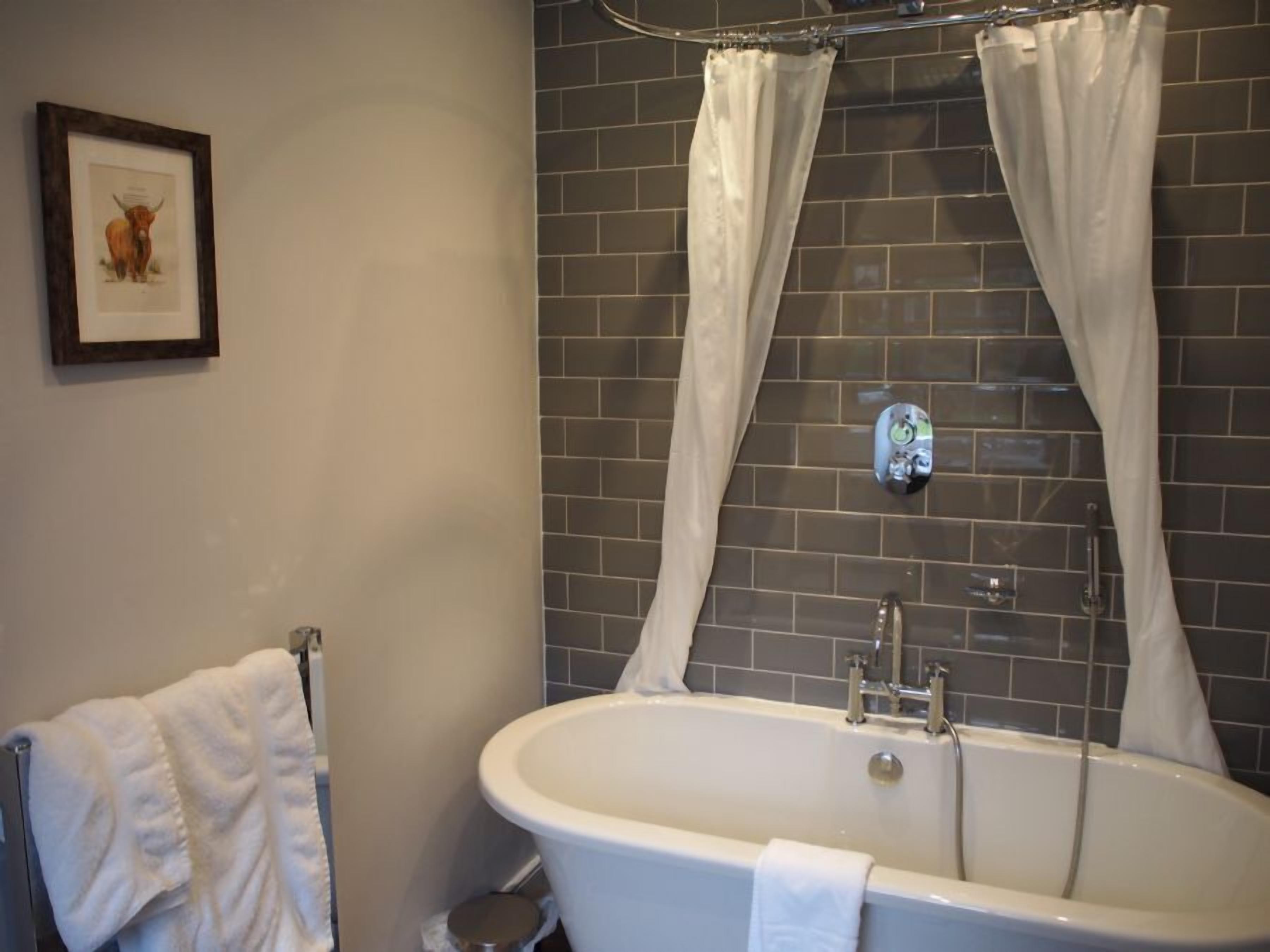 Luxury Double Room, Garden View (Urquhart) | Deep-soaking bathtub